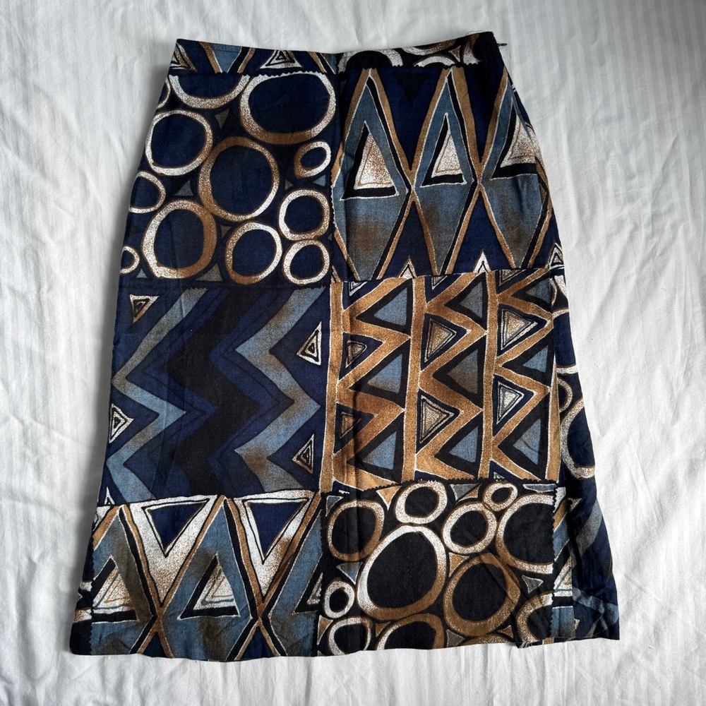 Skirt with slits in the back